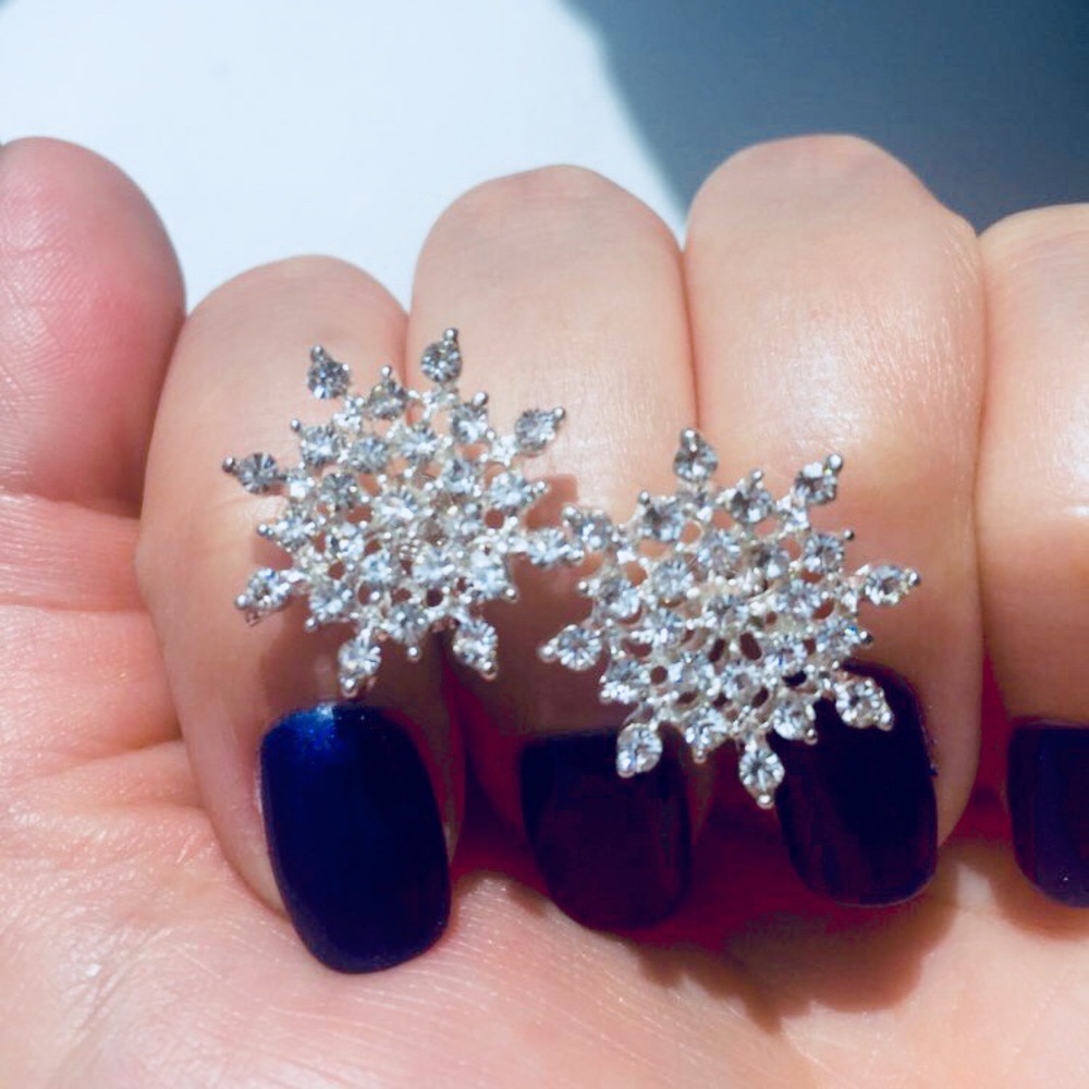 New! Silver Snowflake Stud Earrings